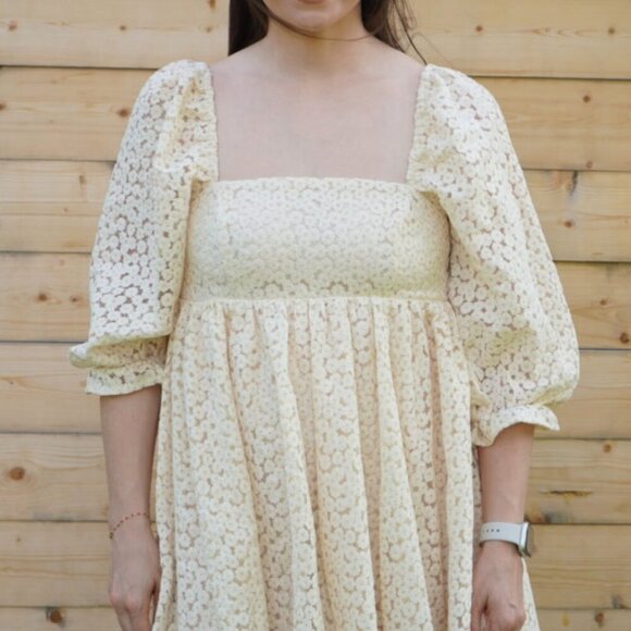 Storia Dresses & Skirts - Storia Lace White Dress - Size Large